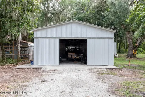 595 W River Road Palatka FL 32177