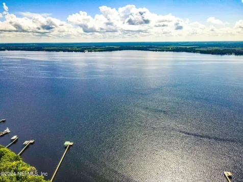 595 W River Road Palatka FL 32177