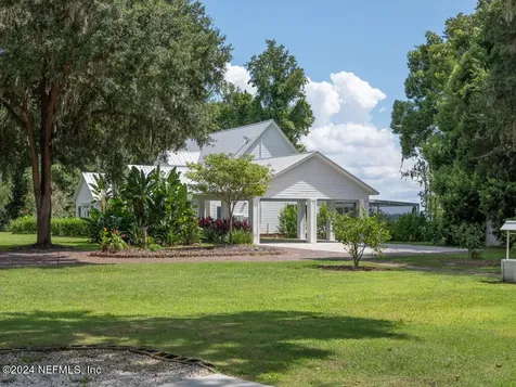 595 W River Road Palatka FL 32177