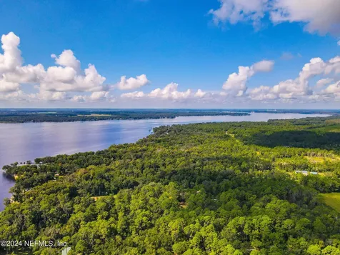 595 W River Road Palatka FL 32177