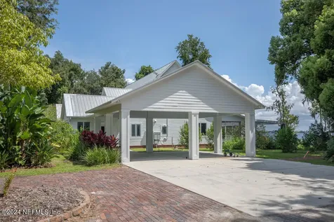 595 W River Road Palatka FL 32177
