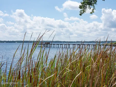 595 W River Road Palatka FL 32177