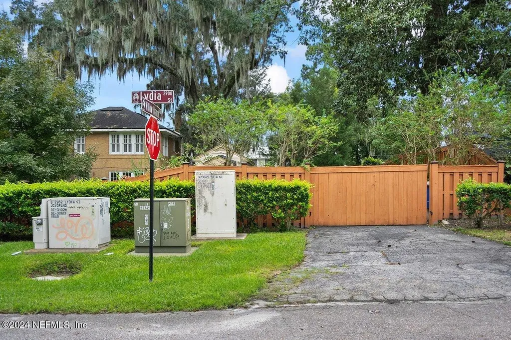 1356 Willow Branch Avenue Jacksonville FL 32205