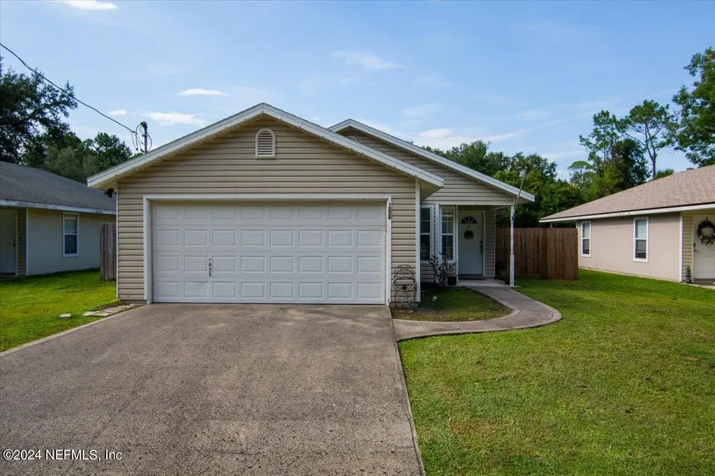 1228 Green Cove Avenue Green Cove Springs FL 32043