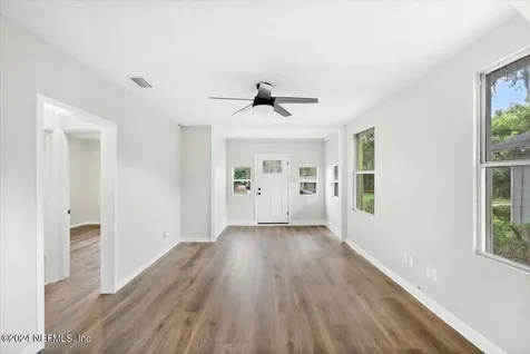 9162 Madison Avenue Jacksonville FL 32208