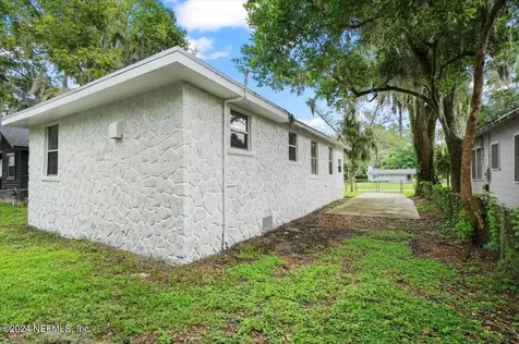 9162 Madison Avenue Jacksonville FL 32208