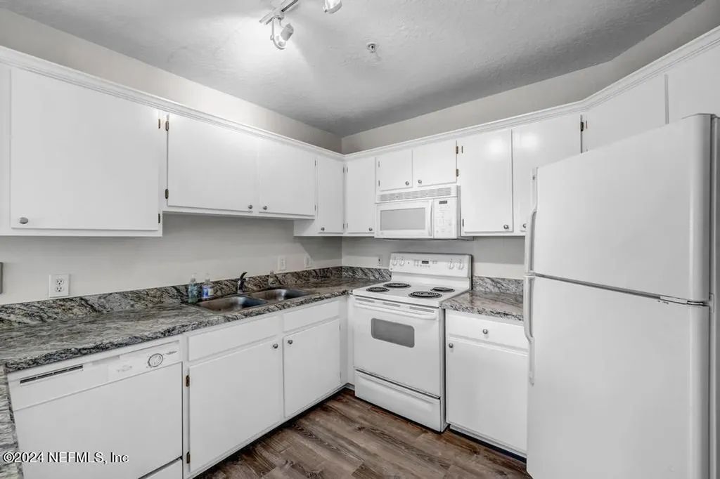 1701 The Greens Way Jacksonville Beach FL 32250