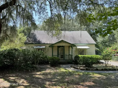 405 N Oak Avenue Florahome FL 32140