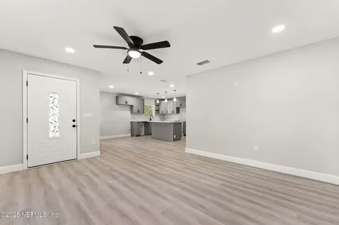 9127 Waynesboro Avenue Jacksonville FL 32208