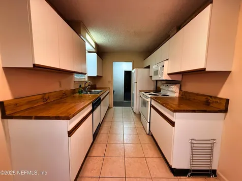 16 N Dolphin Avenue Middleburg FL 32068