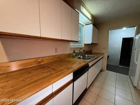 16 N Dolphin Avenue Middleburg FL 32068