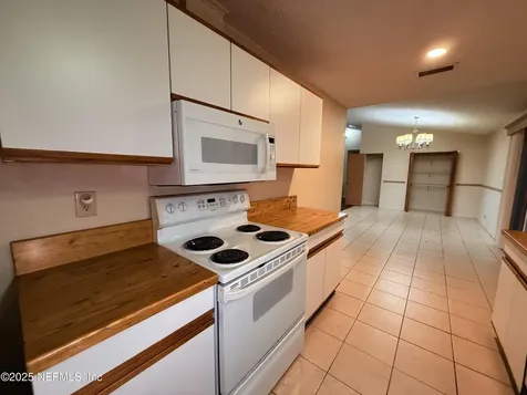 16 N Dolphin Avenue Middleburg FL 32068