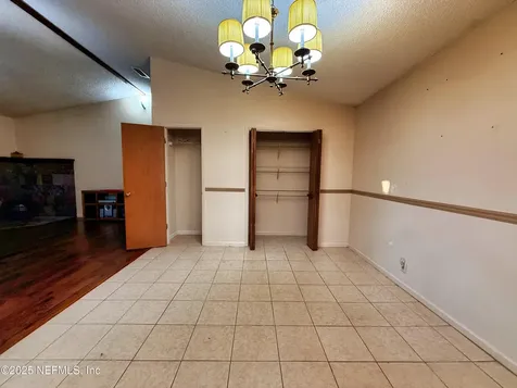 16 N Dolphin Avenue Middleburg FL 32068