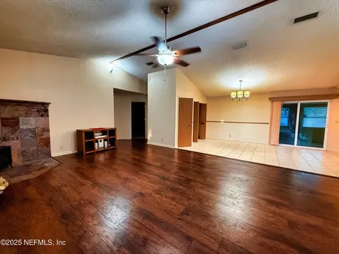 16 N Dolphin Avenue Middleburg FL 32068