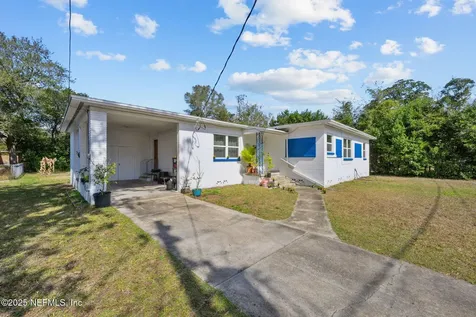 8375 Bordeau Avenue N Jacksonville FL 32211