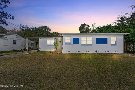 8375 Bordeau Avenue N Jacksonville FL 32211