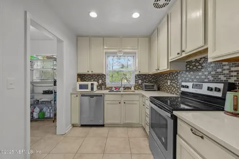 8375 Bordeau Avenue N Jacksonville FL 32211