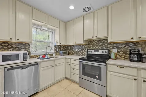 8375 Bordeau Avenue N Jacksonville FL 32211