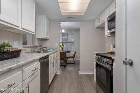 8109 Colonnade Court W Jacksonville FL 32244