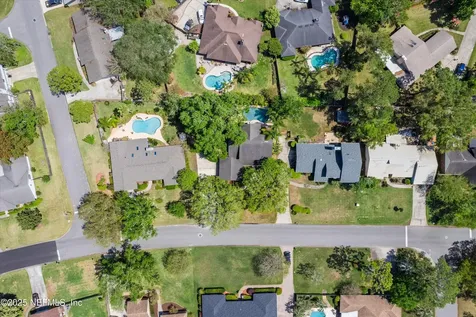 2273 The Woods Drive E Jacksonville FL 32246