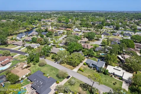 2273 The Woods Drive E Jacksonville FL 32246