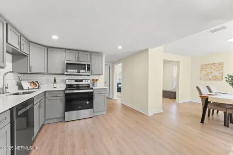 2642 Peacock Street Jacksonville FL 32207
