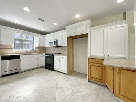 6326 Saradale Court Jacksonville FL 32216