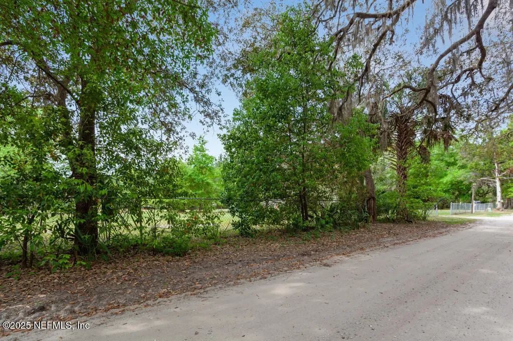 1017 Old Gainesville Highway Interlachen FL 32148