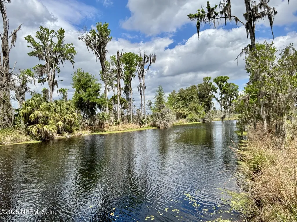 216 Little Orange Lake Drive Hawthorne FL 32640