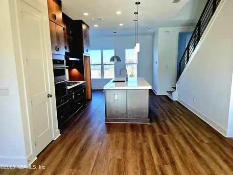 1924 Prudential Drive Jacksonville FL 32207