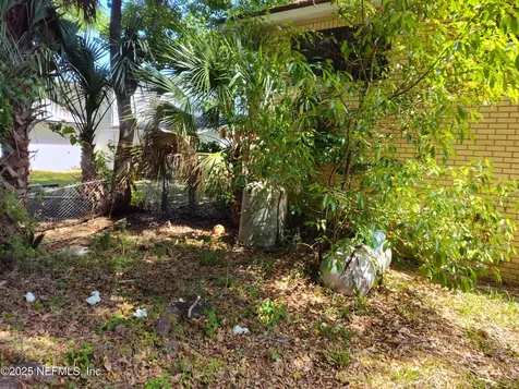 5226 Dostie Drive S Jacksonville FL 32209