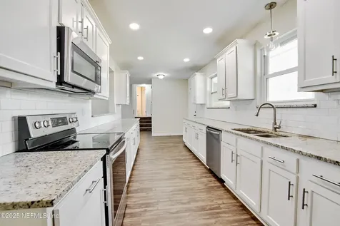 10568 Lake View Road E Jacksonville FL 32225