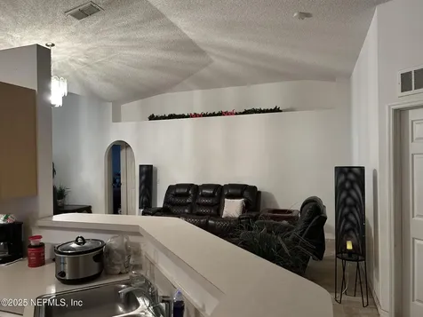 9387 Thorn Glen Road Jacksonville FL 32208