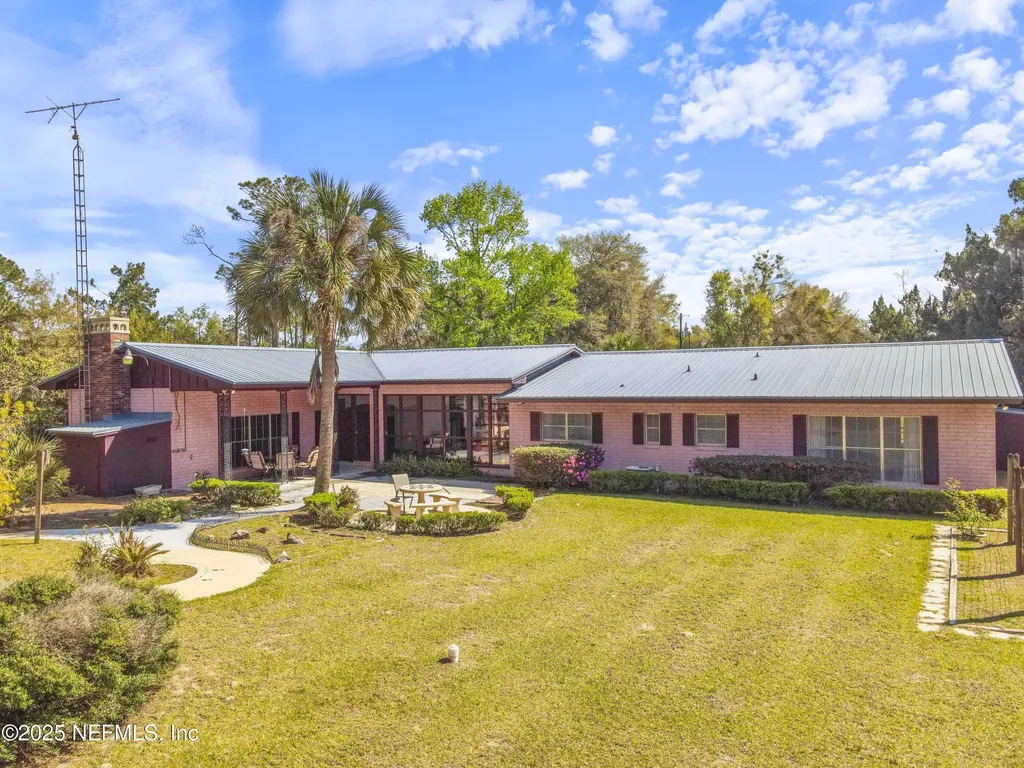 114 E Camelot Drive Palatka FL 32177