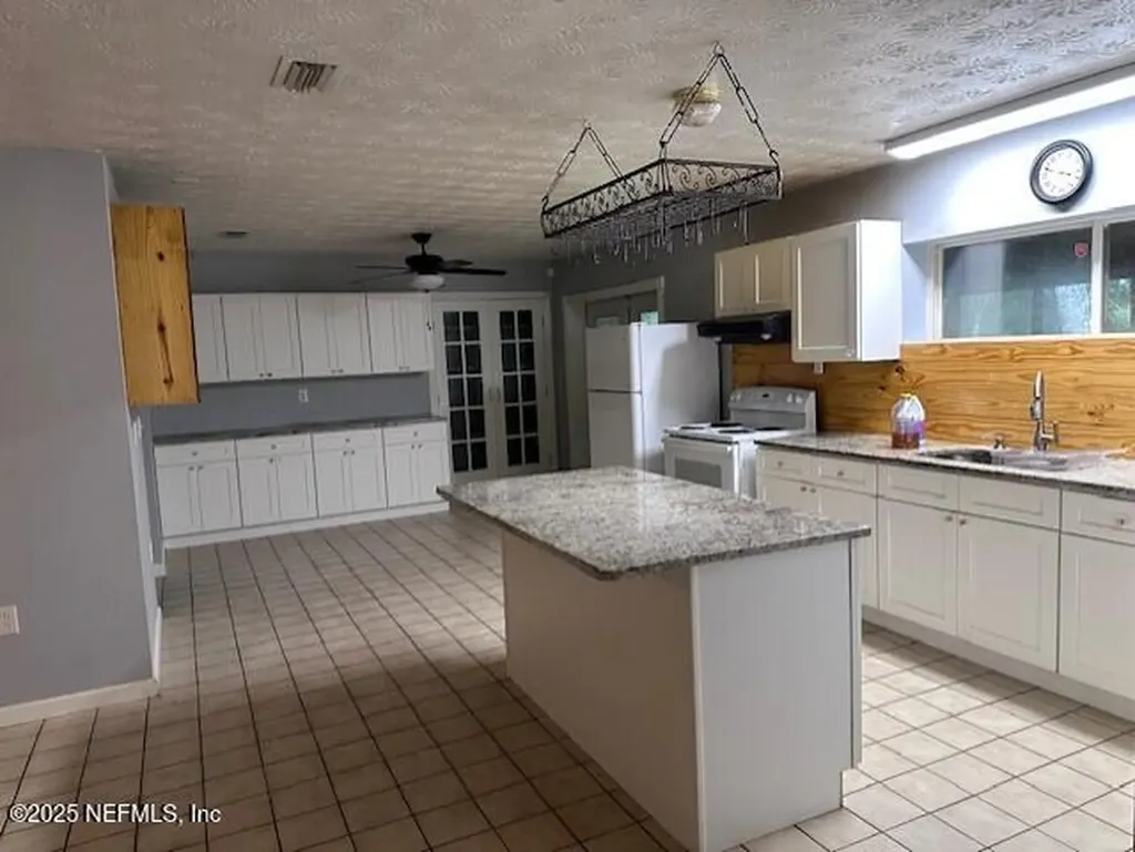 10216 River Oaks Drive Glen St. Mary FL 32040