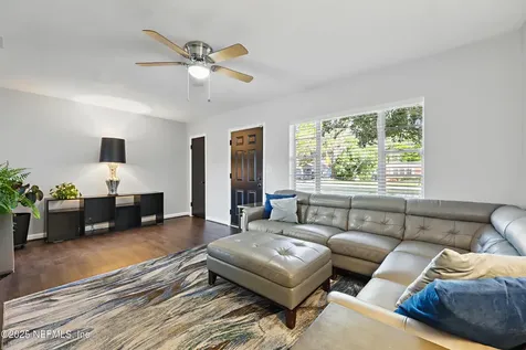 6024 Robbins Circle S Jacksonville FL 32211