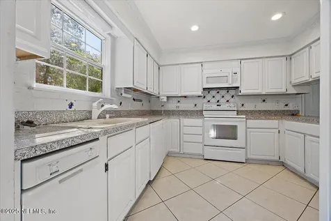 335 Garden Lane Atlantic Beach FL 32233