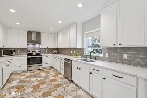 4333 Silverwood Lane Jacksonville FL 32207