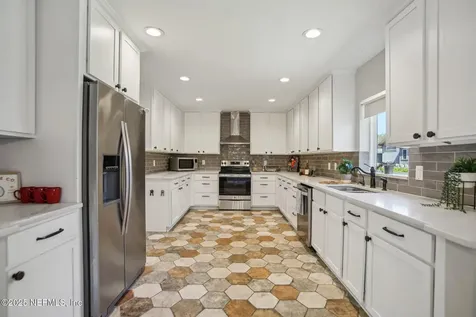 4333 Silverwood Lane Jacksonville FL 32207