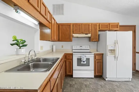 70 N Dolphin Avenue Middleburg FL 32068