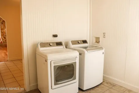8147 Cayuga Trail E Jacksonville FL 32244