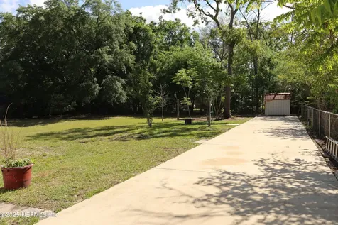 8147 Cayuga Trail E Jacksonville FL 32244