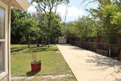 8147 Cayuga Trail E Jacksonville FL 32244