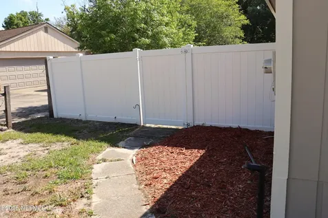 8147 Cayuga Trail E Jacksonville FL 32244