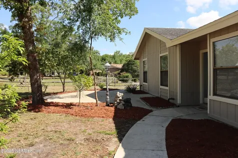 8147 Cayuga Trail E Jacksonville FL 32244