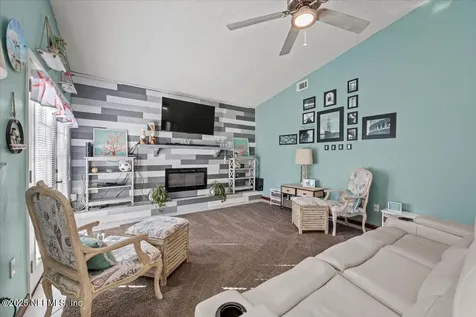 7060 Holiday Hill Court Jacksonville FL 32216