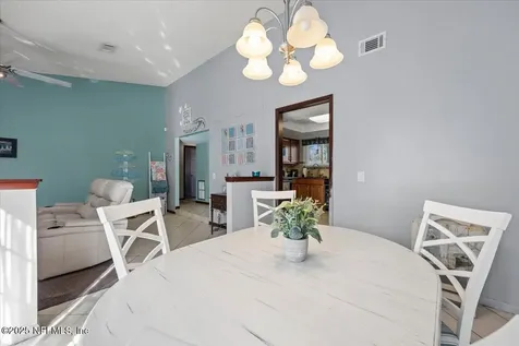 7060 Holiday Hill Court Jacksonville FL 32216
