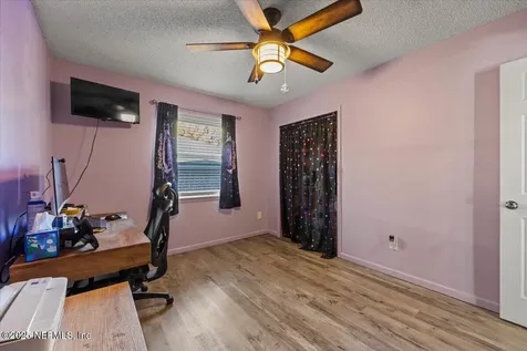 7060 Holiday Hill Court Jacksonville FL 32216