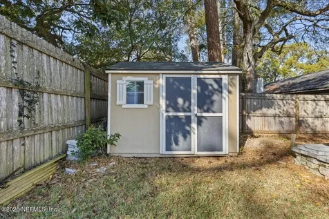 7060 Holiday Hill Court Jacksonville FL 32216