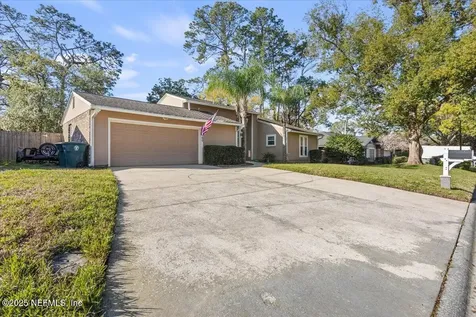 7060 Holiday Hill Court Jacksonville FL 32216